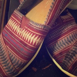 Toms slip on